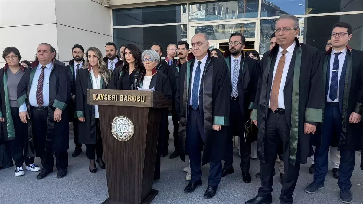 Kayseri’de Avukatlar Kadın Cinayetlerine Tepki Gösterdi